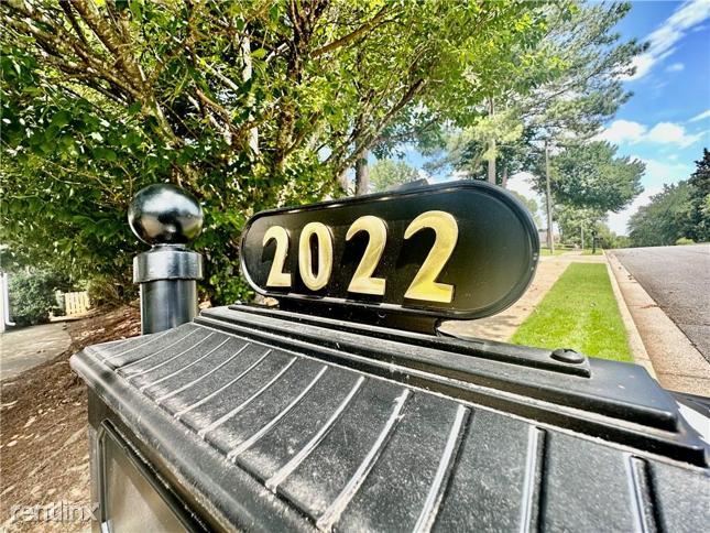 Building Photo - 5 br, 3 bath House - 2022 Towne Lake Hills W