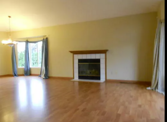 Building Photo - Burntwood West Neighborhood Home - 3 Bedro...