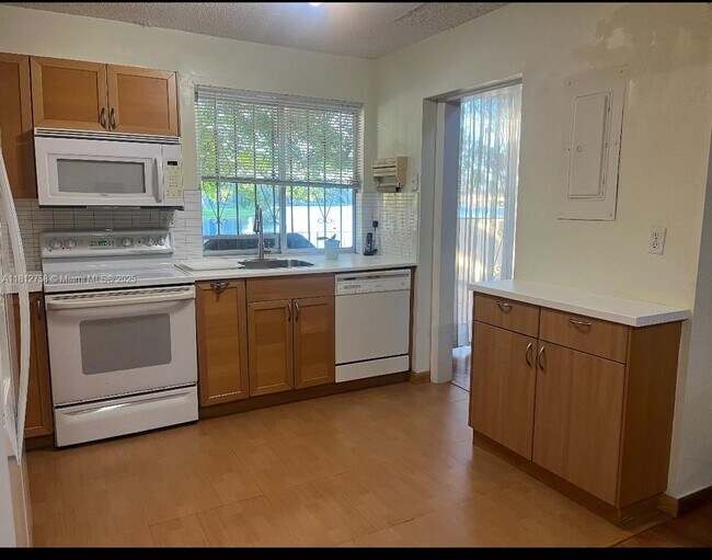 Foto del edificio - 9137 Fontainebleau Blvd