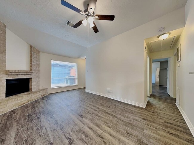 Building Photo - 9167 Golden Sunshine Dr