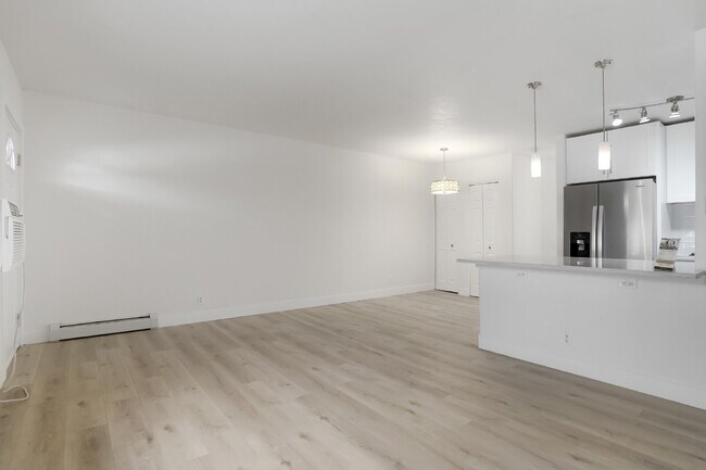 Foto del edificio - Updated Apartment in The Heart of Jefferson Park