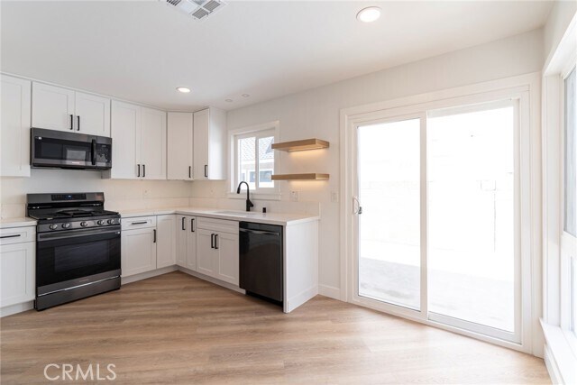 Building Photo - 1008 Delaware St