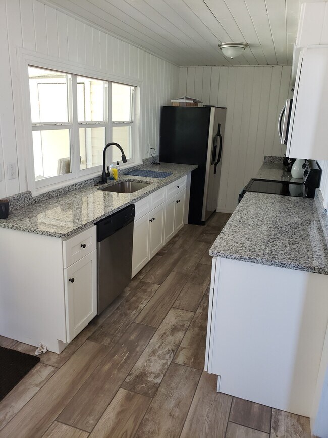 Building Photo - 712 N Warfield Ave