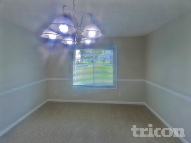 Foto del edificio - 1916 Hillsprings Ln