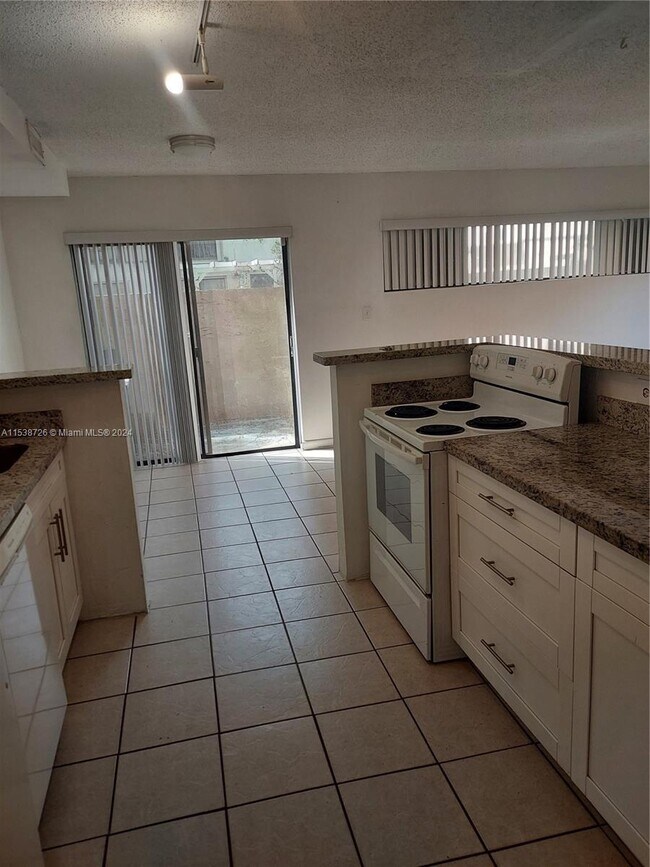 Building Photo - 15842 SW 90th Ct