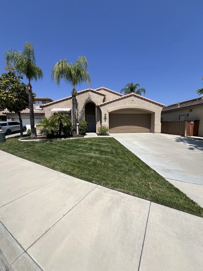 Building Photo - 43142 Caminata Dr