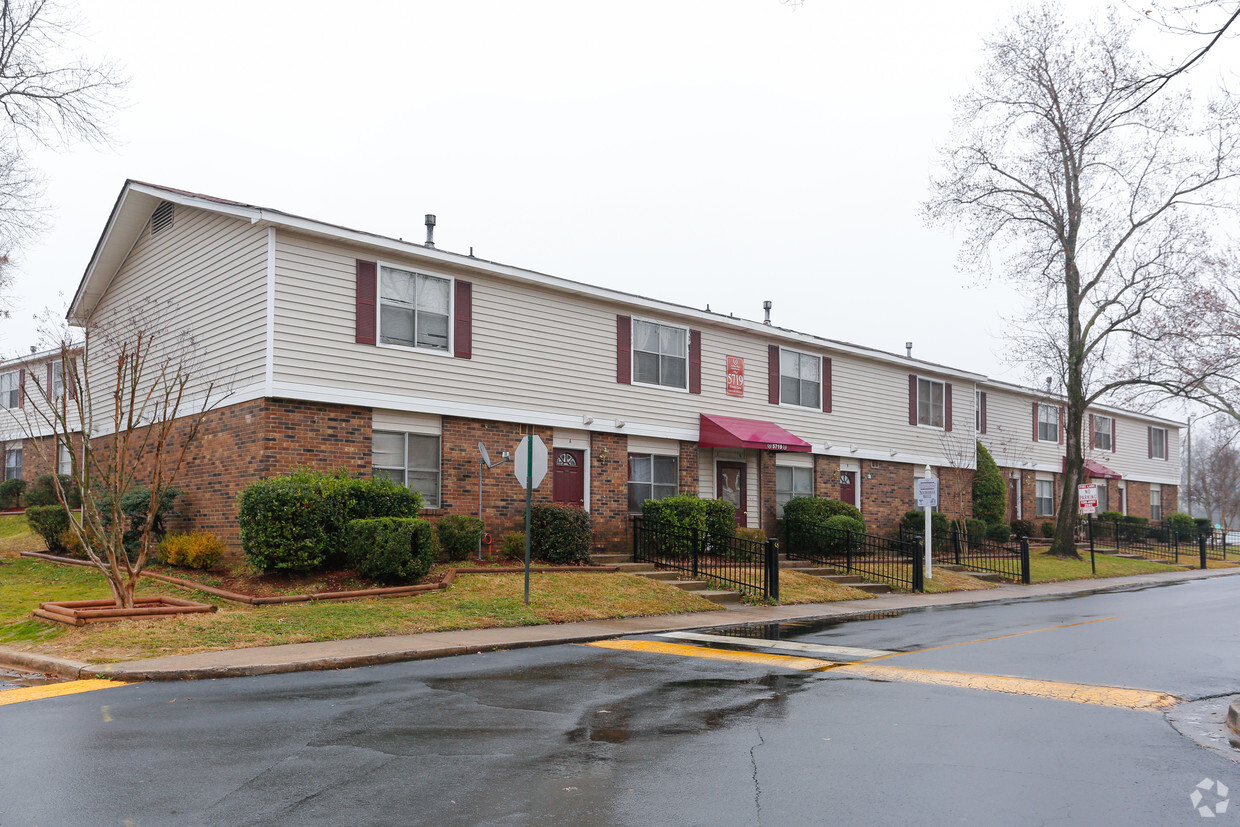 Main View - Ashley Place Apartments