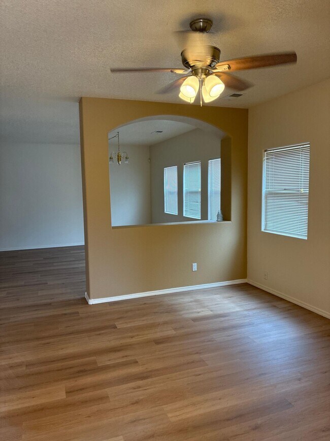 Foto del edificio - 5401 Saturnia Rd NW