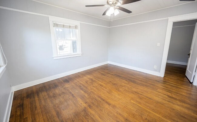 Building Photo - LOOK NO FURTHER!! Cottage Style 1 Bed/1 Ba...