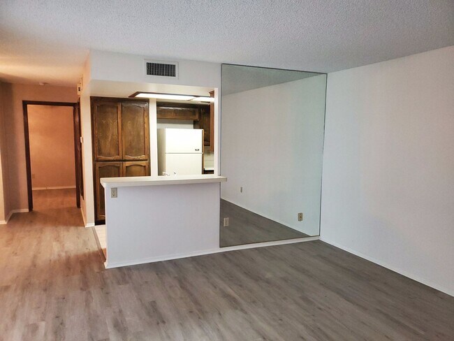 Building Photo - Newly Remodeled, Gated Community Condo