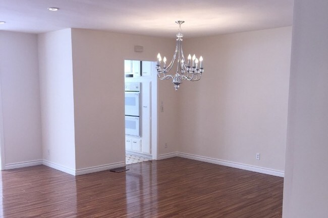 Building Photo - 237 N Almont Dr