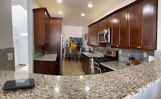 Building Photo - 433 Sanibelle Cir