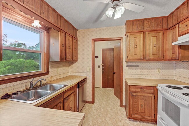 Building Photo - 125 Columbia Drive, Ladson, SC 29456 - 4 B...