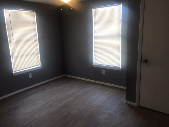 Foto del edificio - 1707 E 27th St