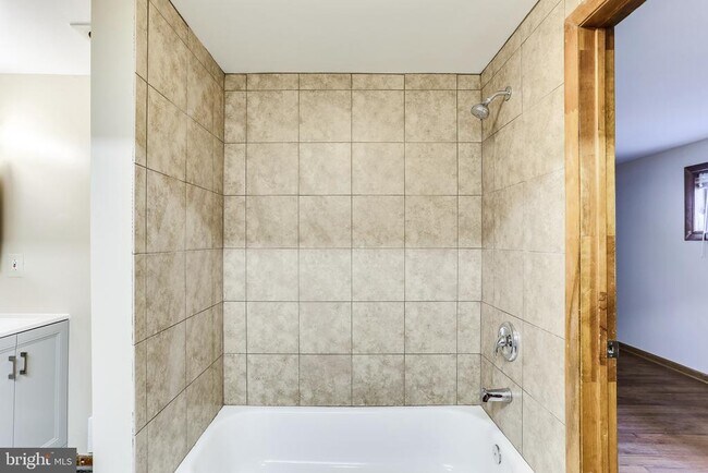 Foto del edificio - 8406 Church Ln Rd