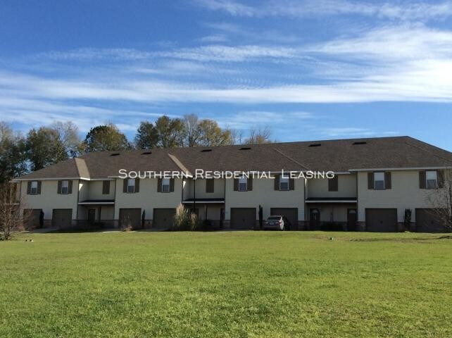 Foto principal - 515 Arbor Lake Dr. Crestview FL ~ by Southern