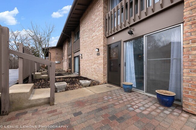 Building Photo - 5944 Meadow Dr