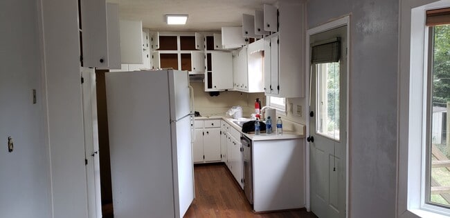 Building Photo - 377 W Wind Dr SW