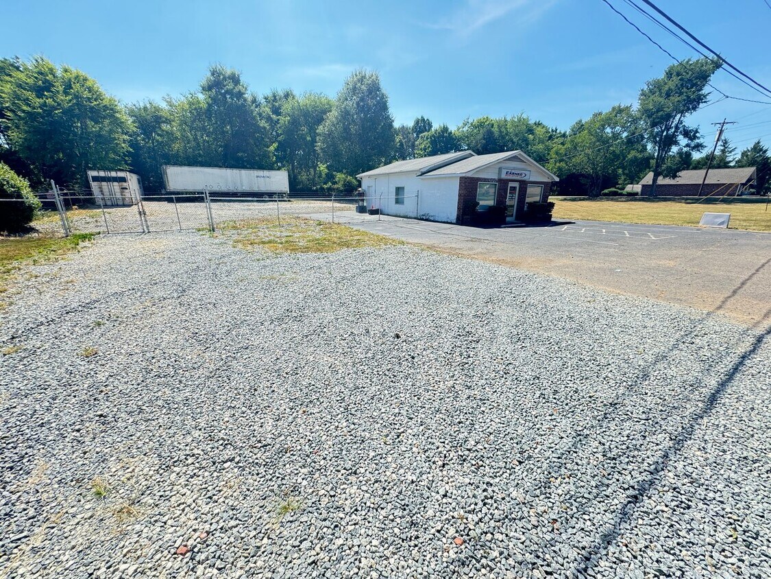 Primary Photo - Very Nice Office space near Kannapolis w/ ...