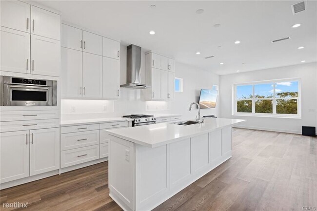 Building Photo - 4 br, 3.5 bath House - 26368 Paseo Sillin