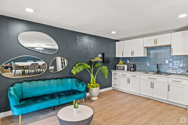 Lobby Photo - Linda Vista Apartments