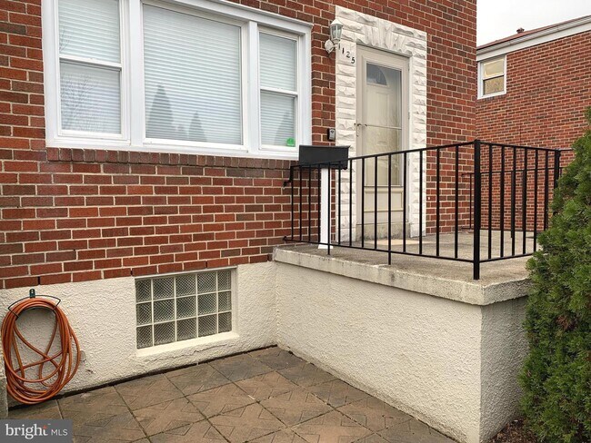 Foto del edificio - 1125 Circle Dr