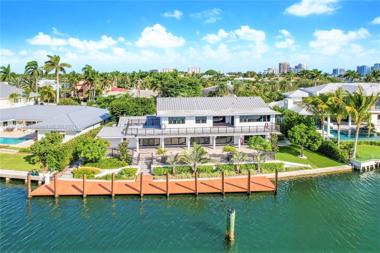 Primary Photo - 48 Isla Bahia Dr