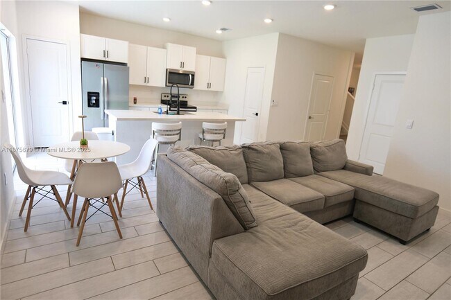 Foto del edificio - 754 SE 16th Ct
