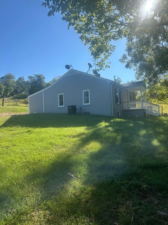 Building Photo - Cute 2BR, 1 Ba cottage in the country - Ne...