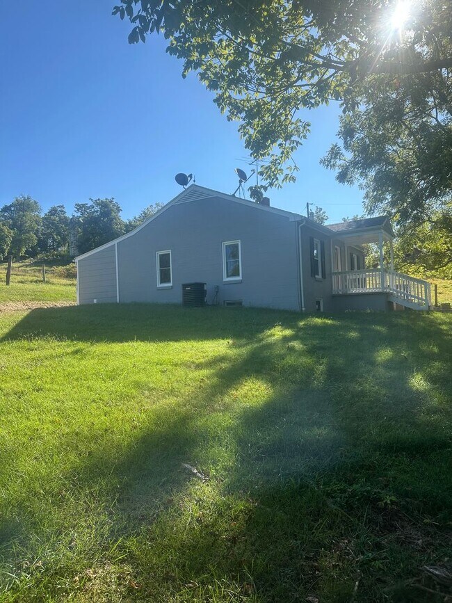 Foto del edificio - Cute 2BR, 1 Ba cottage in the country - Newly renovated