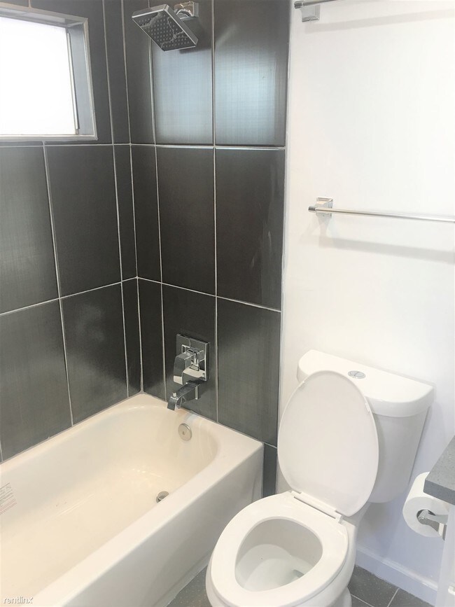 Foto del edificio - 4415 W 154th St