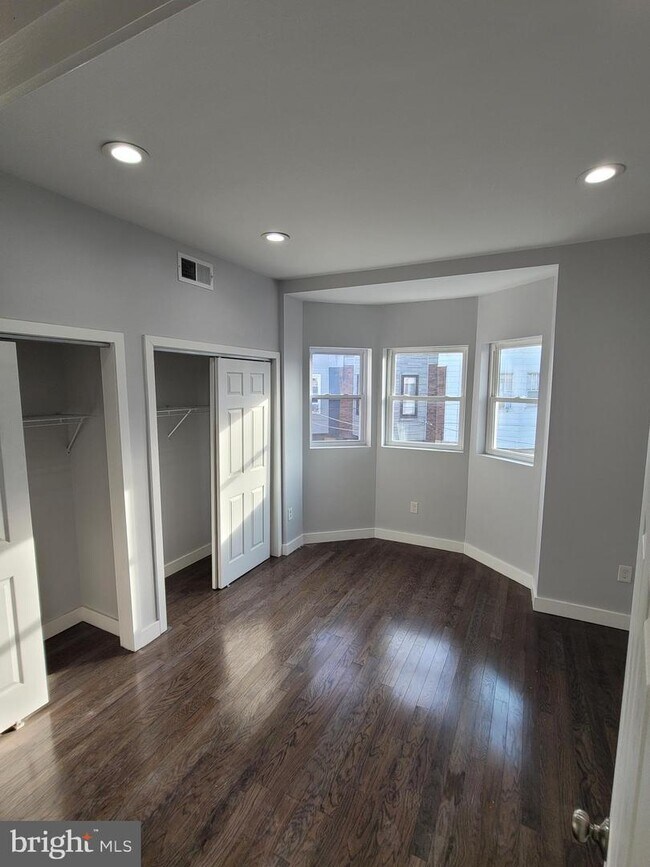 Building Photo - 2057 Emily St
