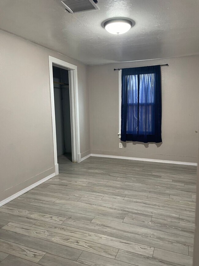 Building Photo - 3 bedroom home