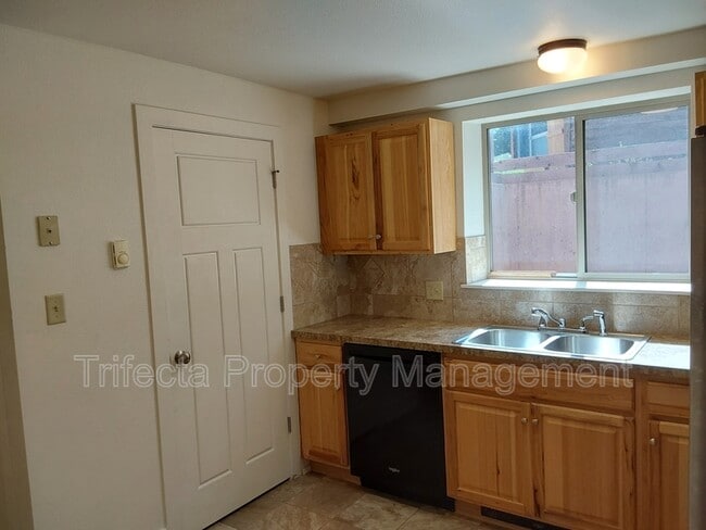 Foto del edificio - 716 Maple St