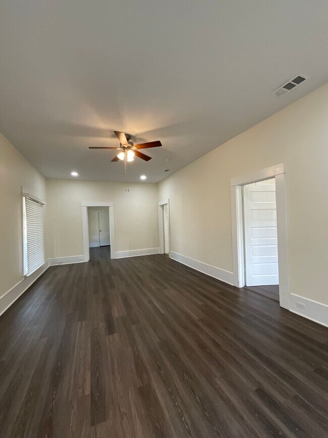 Foto del edificio - 613 W. First Street