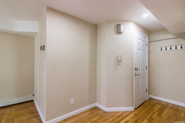 Foto del edificio - 47-09 Bell Blvd