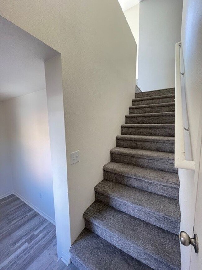 Foto del edificio - Urban 1 bedroom 1 bath townhome in Little Italy!