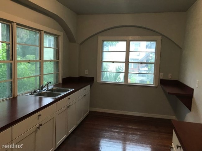 Building Photo - 3 br, 3 bath Apartment - 1125 SW 4th Ave