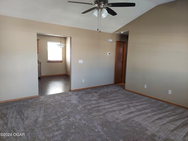 Building Photo - 1712 Blue Jay Dr