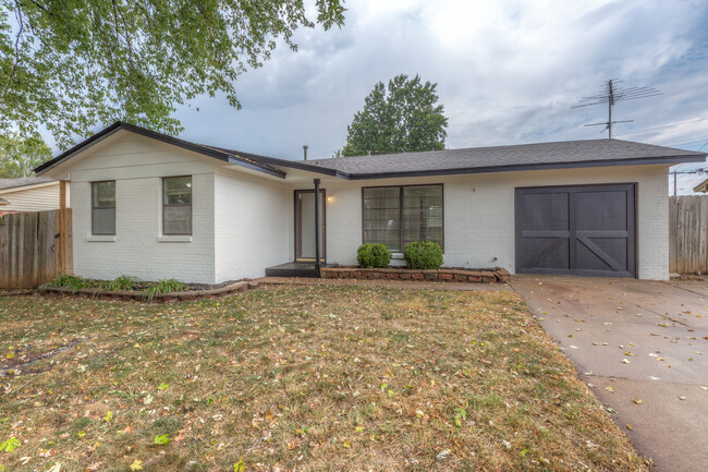 Newly Remodled Charming Home - 4806 Bermuda Cir