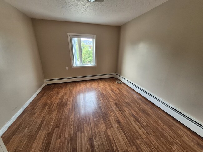 Building Photo - 671 Rue Principale