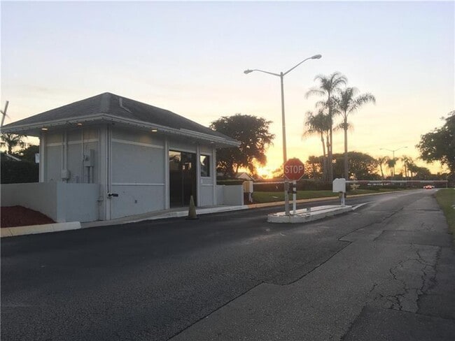 Building Photo - 1112 Green Pine Blvd