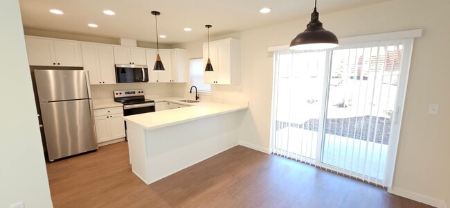 Foto del edificio - Brand New Three-Bedroom Townhomes, 1/2 a m...