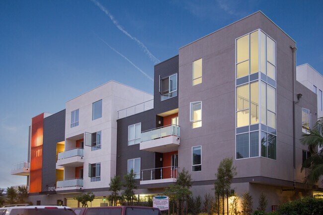 Building Photo - 11929 Courtleigh Dr