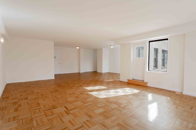 Building Photo - 355 E 72nd St