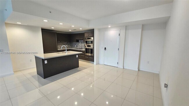 Foto del edificio - 7875 NW 107th Ave