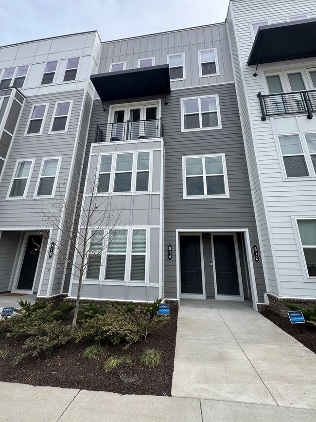 Foto del edificio - Stylish West Nashville 3 bed 2.5 bath - Pet Friendly