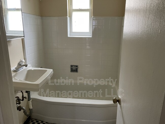 Building Photo - 1393 Lapaloma St