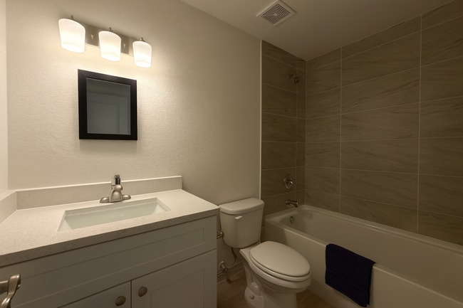 Building Photo - 904 NE 43rd Terrace