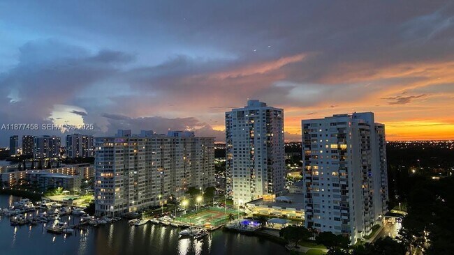 Foto del edificio - 2801 NE 183rd St